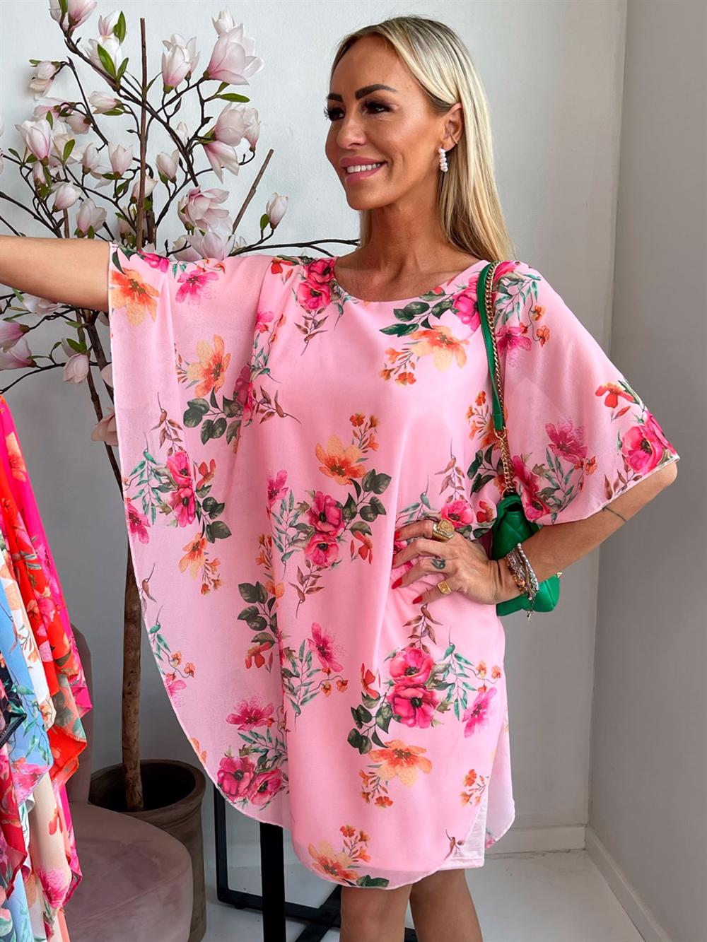 Kenya Flower - Tunikakjole med chiffonlag i blomsterprint